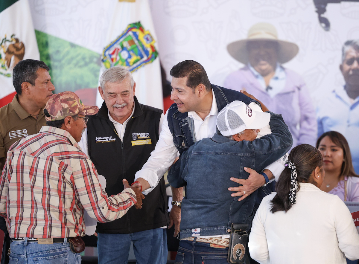 Microrregión de Cuautinchan se beneficia con apoyos al campo, infraestructura y vivienda